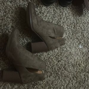 light brown grey color. I just grew out of them. But they are very comfortable.